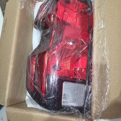 2019 2022 Chevy Silverado Left  Taillight