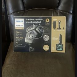 Philips Norelco Shaver 8000