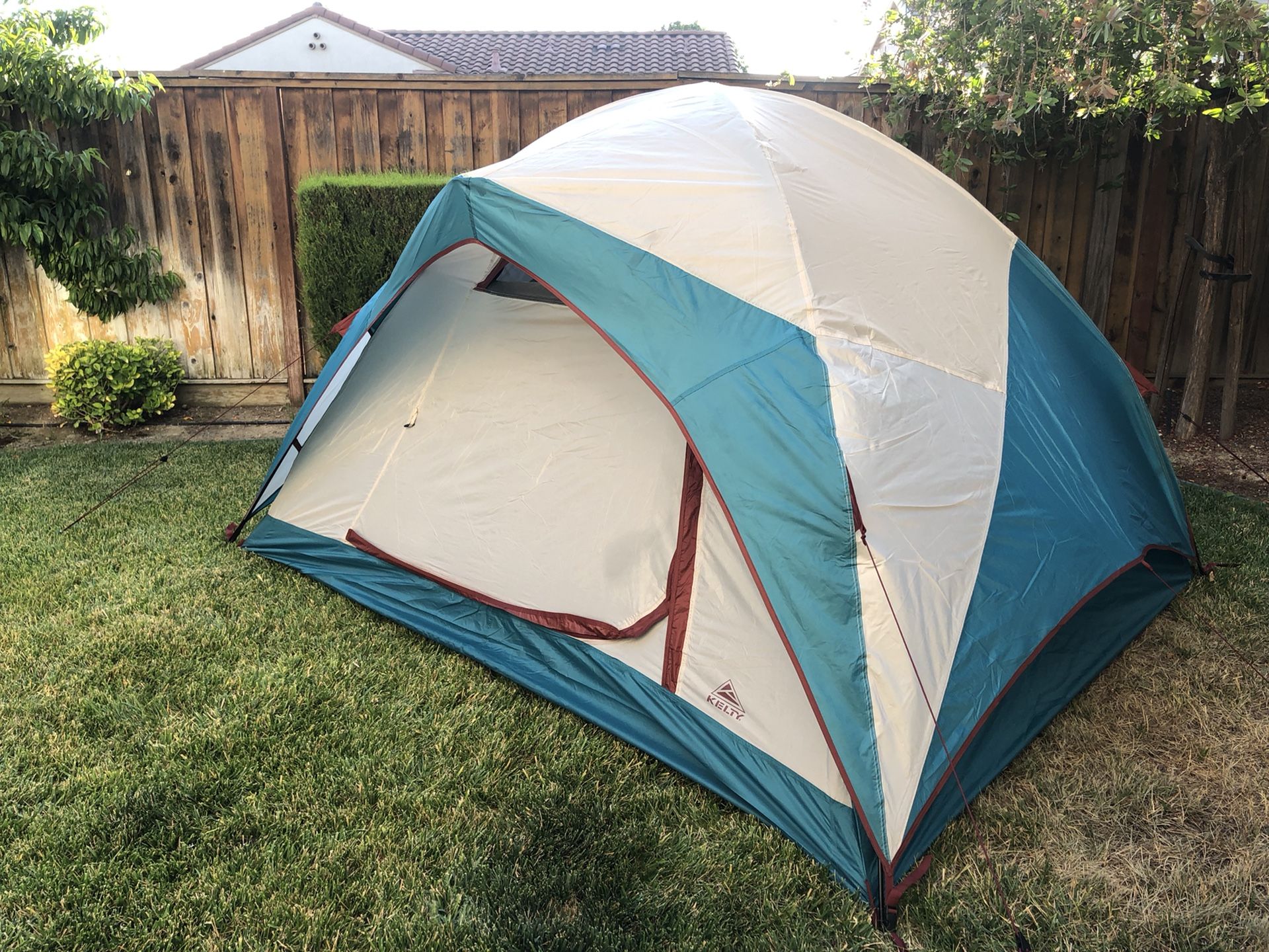 Kelty Discovery 2-Person Camp Bundle Tent