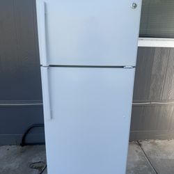 GE REFRIGERATOR