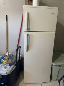 FRIGIDAIRE 55" X 22"
