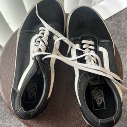 Black Vans shoes (Never used before) Size 9