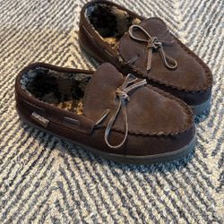 Muk Luks Men’s Slippers Size 9 – Brown Moccasin Style, Used