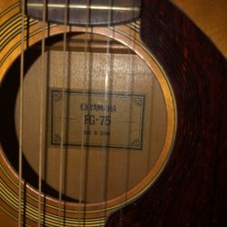 Vintage Yamaha Guitar FG-75 
