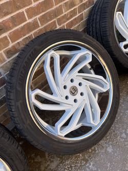 24” white Lux Le 10 Wheels