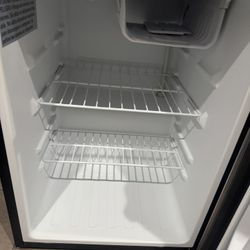 Mini Fridge 100 Or OBO 