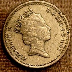 1993 Queen Elizabeth 1 Pound Coin With A Upsidedown Rim 