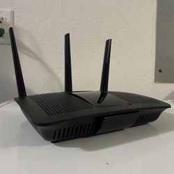 Linksys EA7450 Dual-Band Wi-Fi Router