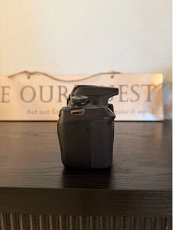 EOS CANON REBEL T7 BODY