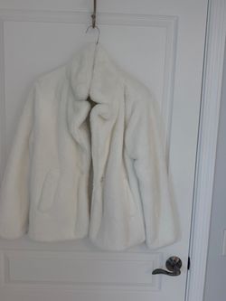 Ladies Fun nd funky, fuzzy white jacket with  collar small