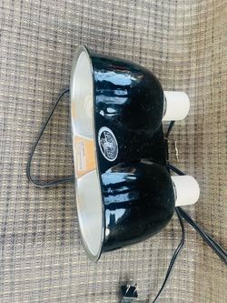 Zoomed double heat lamp with two bulbs