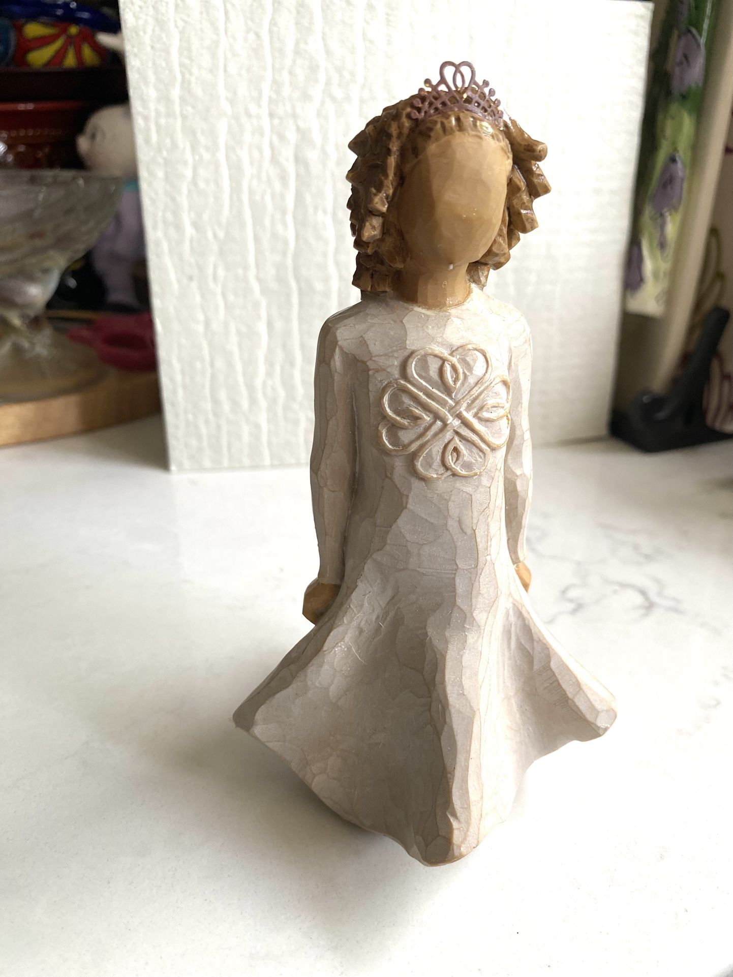 Willow Tree Irish Charm Celtic Girl May luck and laughter light your days! 5.5"h hand-painted resin figure. Wire headpiece • Standing figure in cream