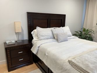 Queen Size Bedroom Set 