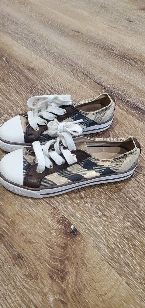 Kids Burberry Sneakers size 30 (12.5)