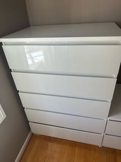 Dresser and chess