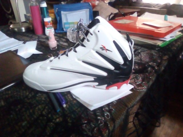 Reebok Black White And Red Size 7.5