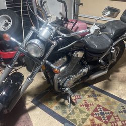 1990 Suzuki Intruder 1400.     Price Reduced. 