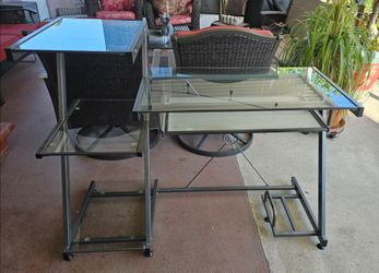 Computer Desk with 3 built-in shelves- Glass