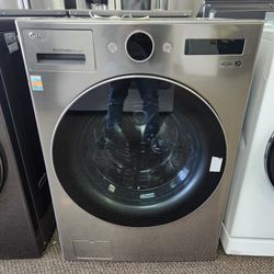 Ventless Washer/Dryer Combo LG
WashCombo TM All-in-One 5.0 cu. ft.
Mega Capacity with Inverter
HeatPumpTM Technology and Direct
Drive Motor