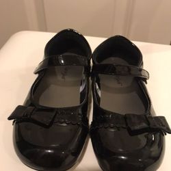 Black patent leather girls shoes