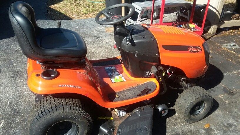 Aaron's 42-inch riding lawn mower I'm selling it as is with the 42 inch dick the motor runs but there's a governor issue