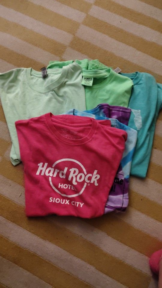 Lot Of 5 Size L Assorted T Shirts Like New