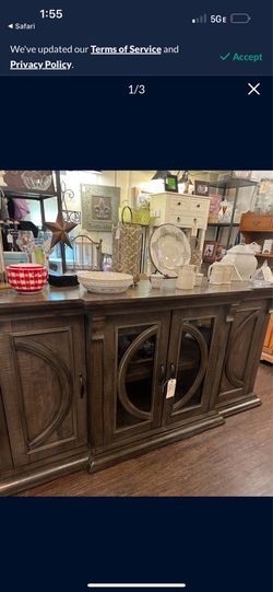 Brown Wooden Console / Buffet Cabnet