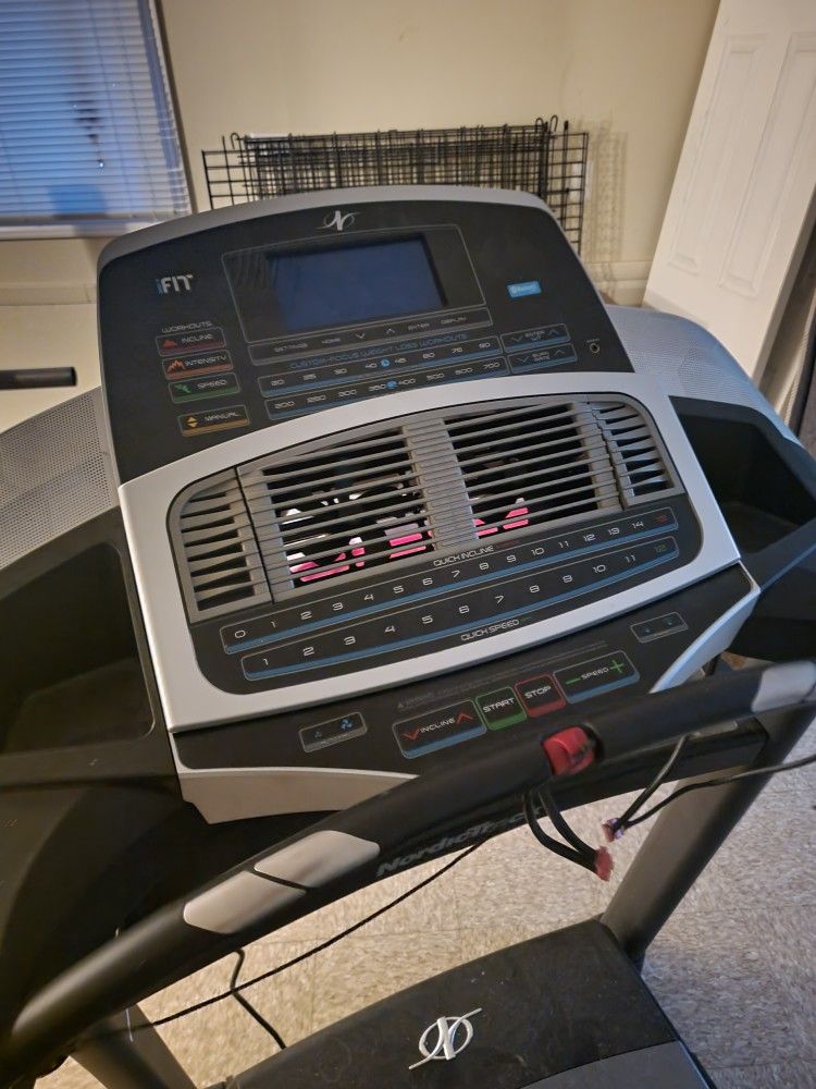 Nordictrack Treadmill With Incline Opitions And Cooling Fan 