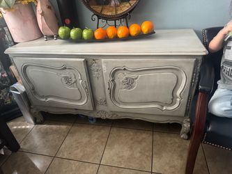 Dresser cabinet