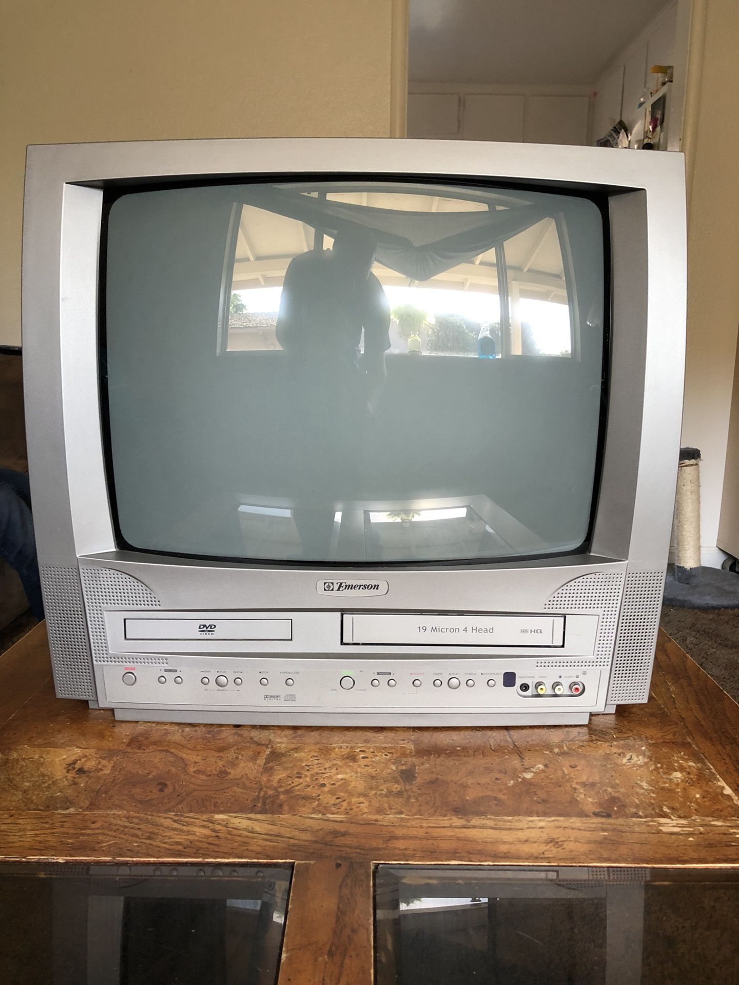 Emerson 19 Tv W Remote For Sale In Visalia Ca Offerup
