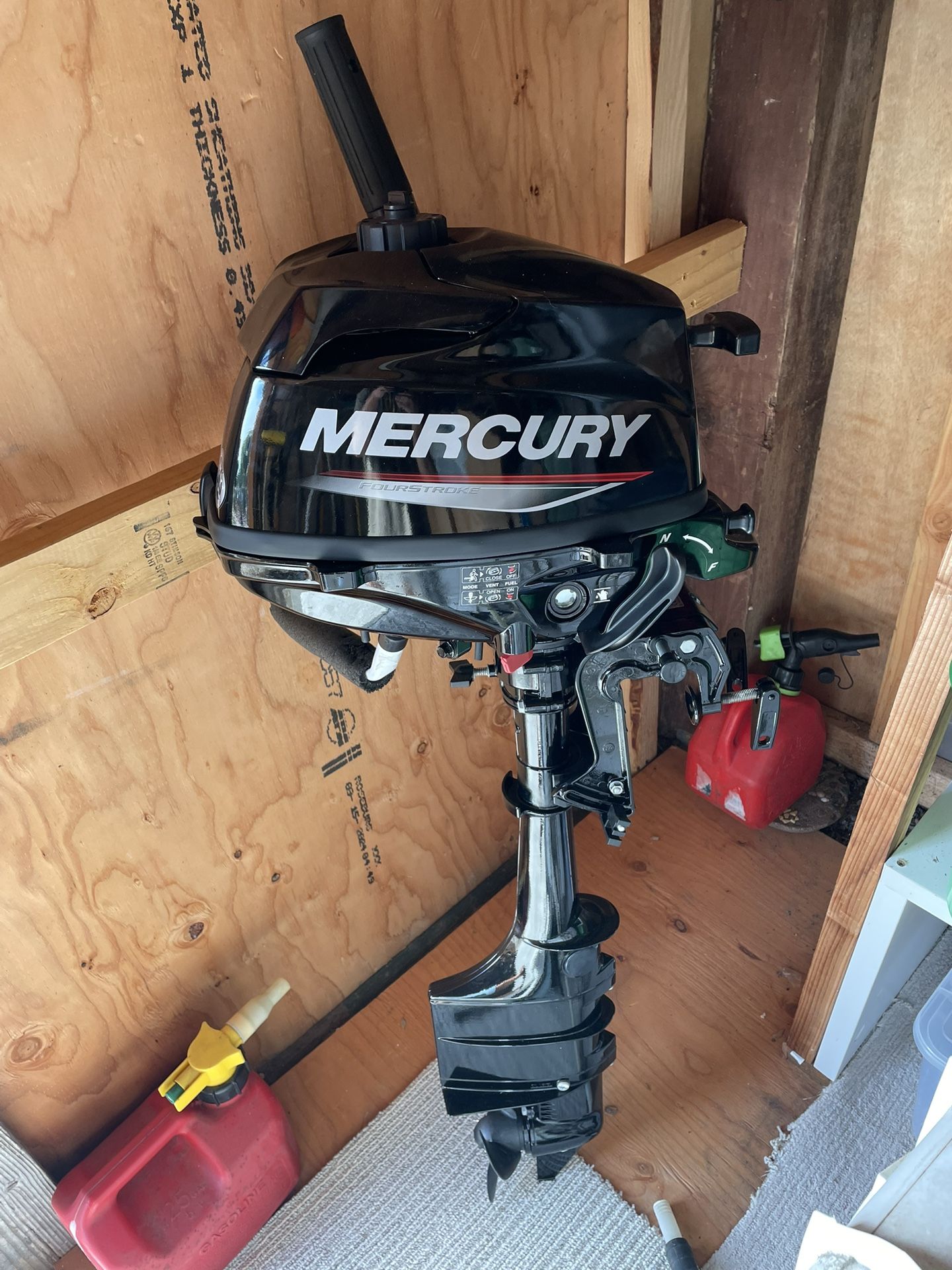 Brand new Mercury 3.5 hp outboard motor prop