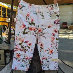 Brand New Pants (Capri) Size 4