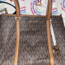 NEW MK PURSE
