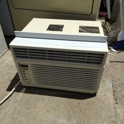 Lg Aire de Ventana Trabajando 6500btu 