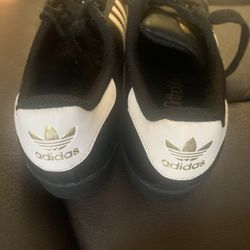 Shell Toe Adidas Sz 6