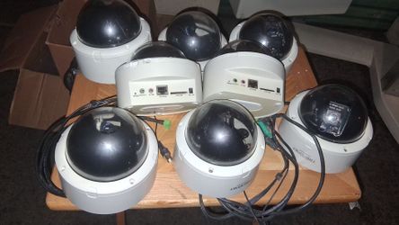 8 PoE Dome Network Camera, model TV-IP252P, Cables included.