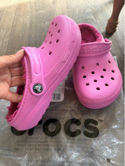 🌸 Brand New Kids Crocs Classic Lined Clogs – Taffy Pink/Rose Taffy – Size J2 🌸