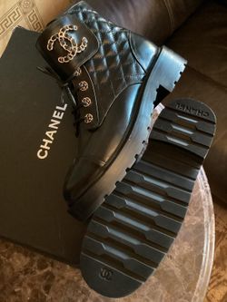 New designer boot with box