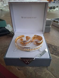 Earrings and bracelet  set