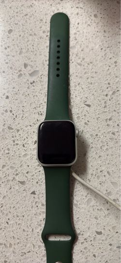 Apple Watch SE 40mm Aluminum Green Sport Band