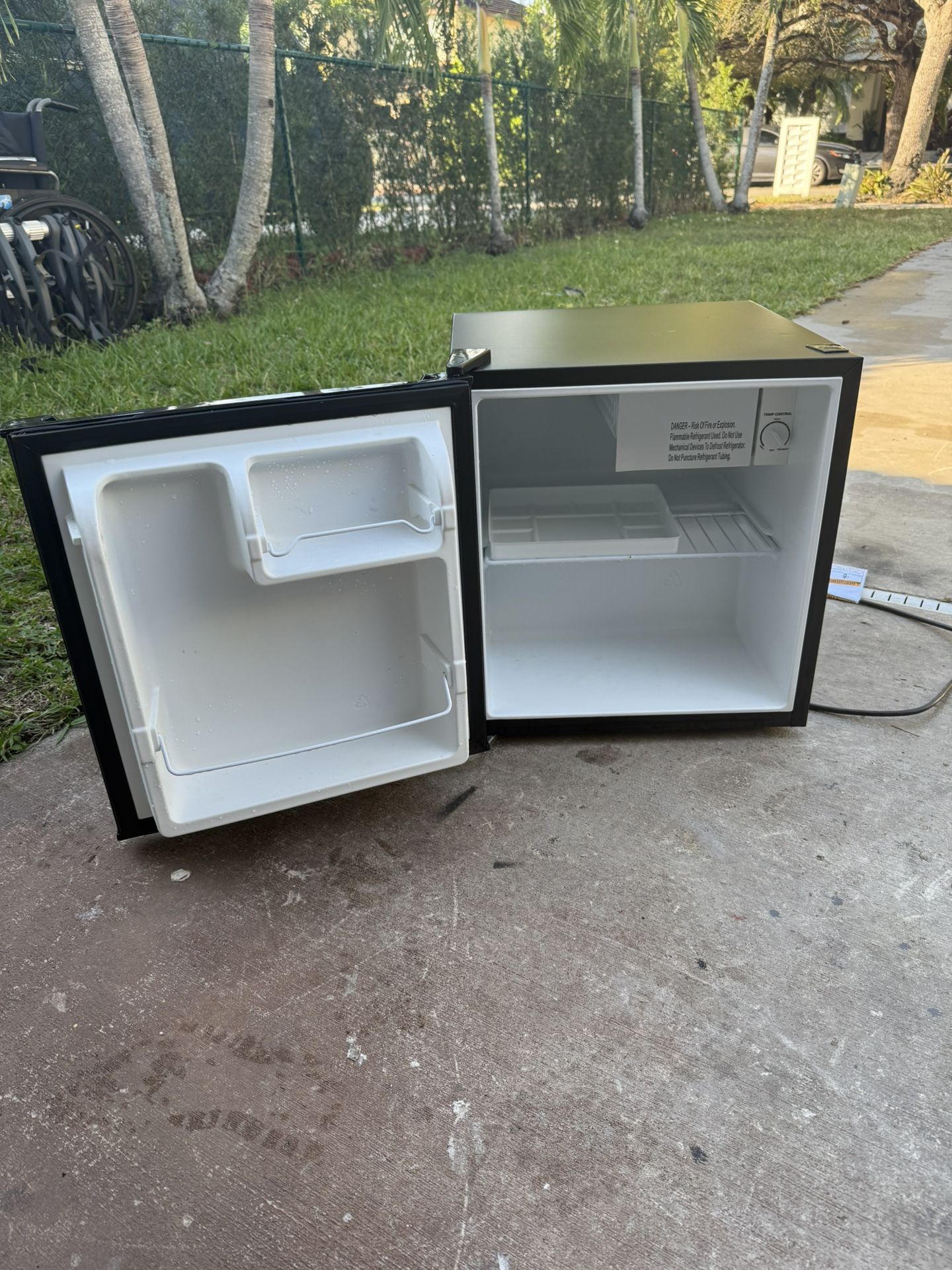 Sunbeam mini fridge 