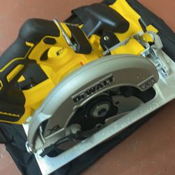 DEWALT Circular Saw XR 71/4” Power Detect 💥 TOOL ONLY SOLO HERRAMIENTA 