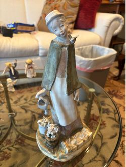 Ingles Valencia Porcelain figurine