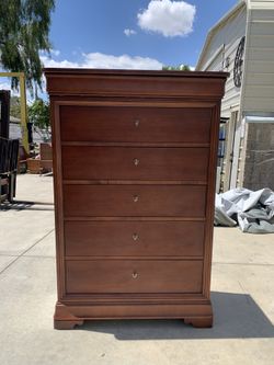 Dresser