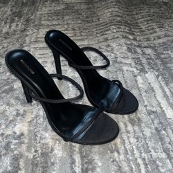 Pretty Little Thing Size 5