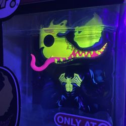 Blacklight Eddie Brock Venom Funko Pop *MINT* Target Exclusive Marvel 869 with protector Spiderman Carnage
