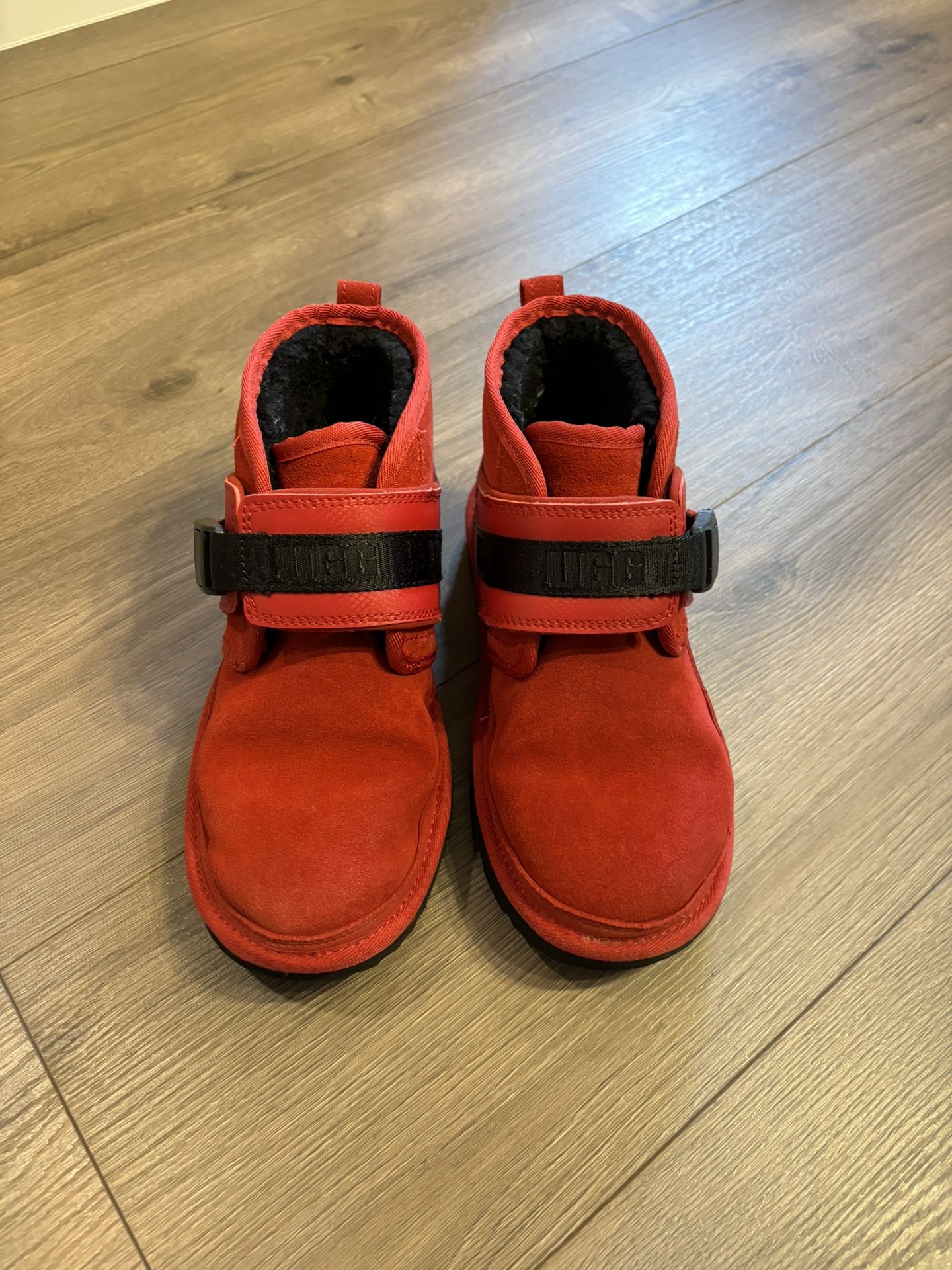 UGG For Kids , Size 3 .