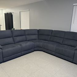 Beautiful Reclining Sectional Couch 