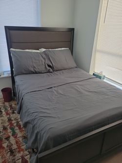 Full size bed