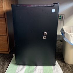 **NEED GONE ASAP!!! Kenmore 2.5 cu-ft Refrigerator 